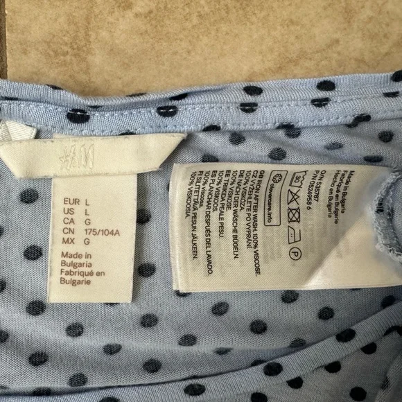 Bundle of 2 H&M Flutter Sleeve Tees - Picture 8 of 9